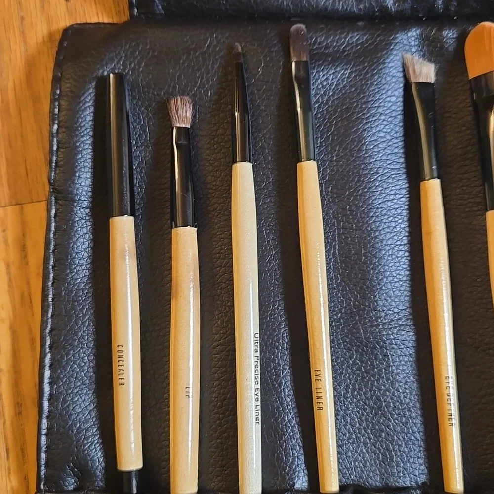 Bobbi Brown prior ultra included
